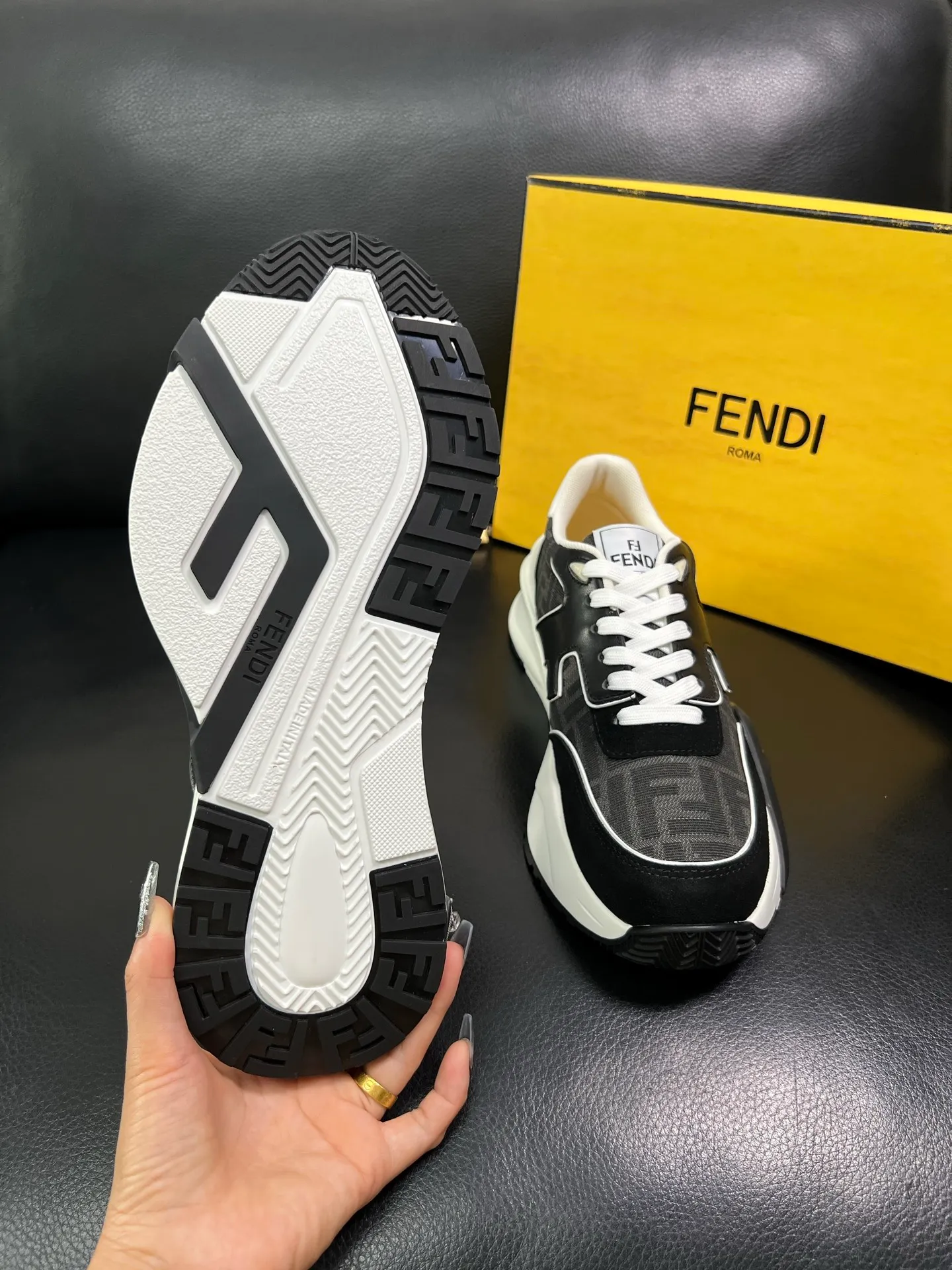 Men's shoes 💰840 FENDI top purchasing Fendi counters are equipped with the original factory, original fabrics imported from Italy, breathable and comfortable cowhide lining, soles: original soles specially provided by the original factory are super comfortable, original factory orders 🔍high quality, you can enter and exit the counter at will, welcome to compare, code number 39-44 (customized 38-45) 85856